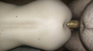 Украинская домашка, трахает проститутку в золотом презервативе